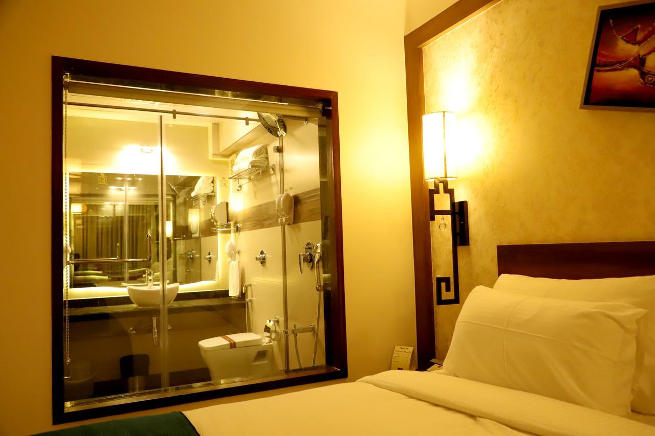 Hotel Reyansh Grand Boisar Exterior foto