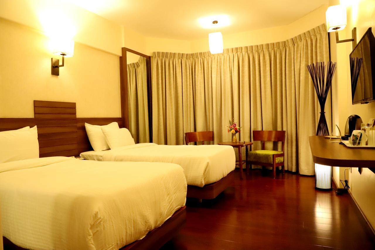 Hotel Reyansh Grand Boisar Exterior foto